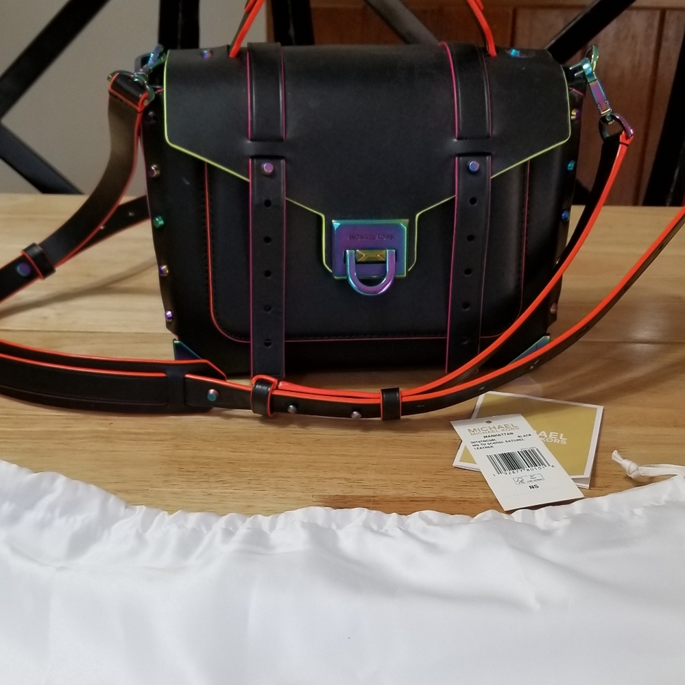 MICHAEL KORS MANHATTAN MEDIUM SATCHEL
